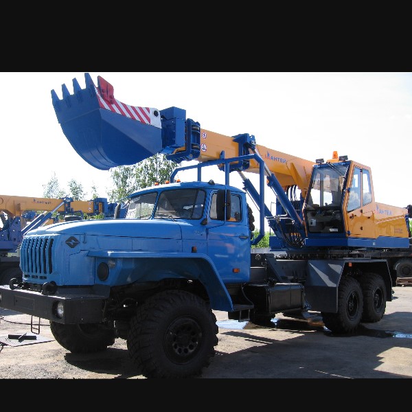 First EW-25-M1 excavator on Ural chassis